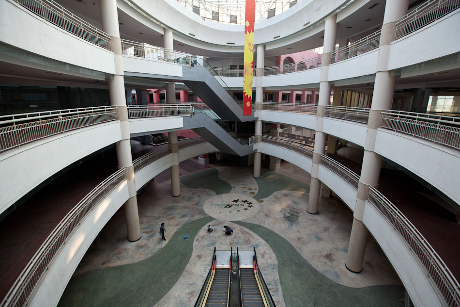 South China Mall: The Empty Temple of Consumerism South China Mall The World’s Biggest Buildings!