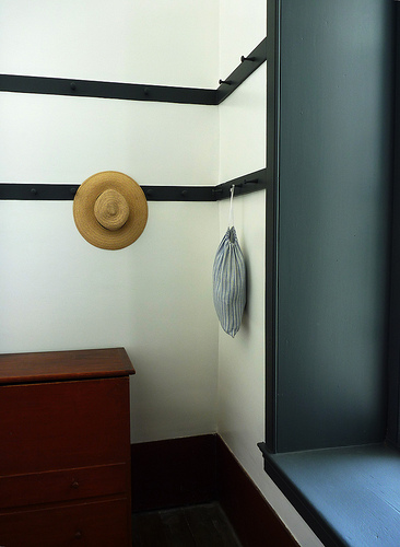 Shaker room minimalist design Shaker Furniture:19th Century Minimalist Design