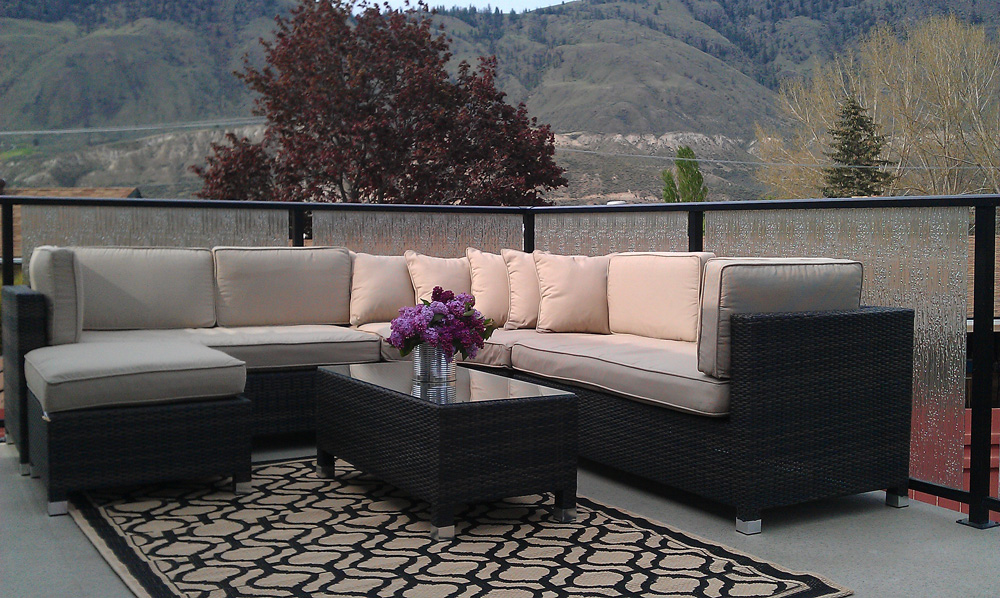 Keep your outdoor dining set spot free with coverings and protective finishing